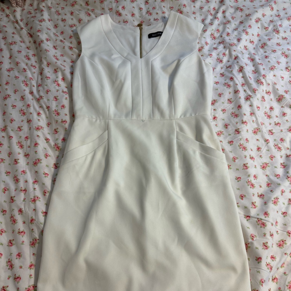 Ellen Tracy White Midi Dress with Elegant Silhouette